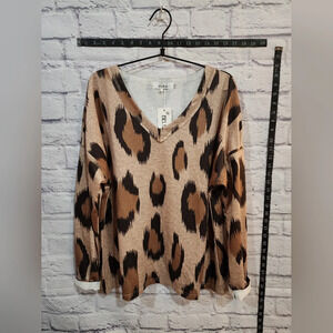 Belinda Top Size XL Womens Long Sleeve T-Shirt Animal Print V Neck Pull Over NEW